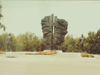 Монумент боевой и трудовой славы. Общий вид (съемка с вертолета). Общий вид (наземный снимок), 2008 г.